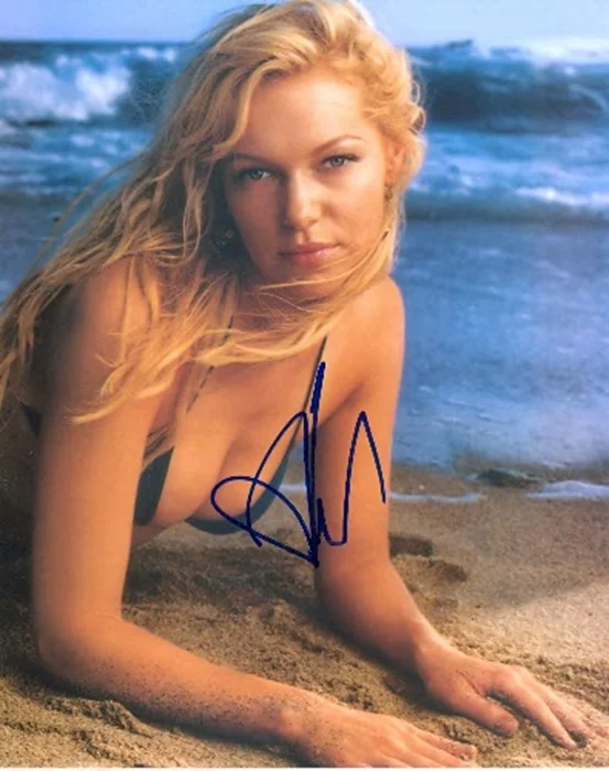 Laura Prepon autograph