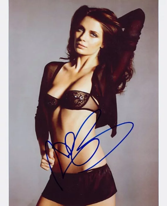 Mischa Barton autograph
