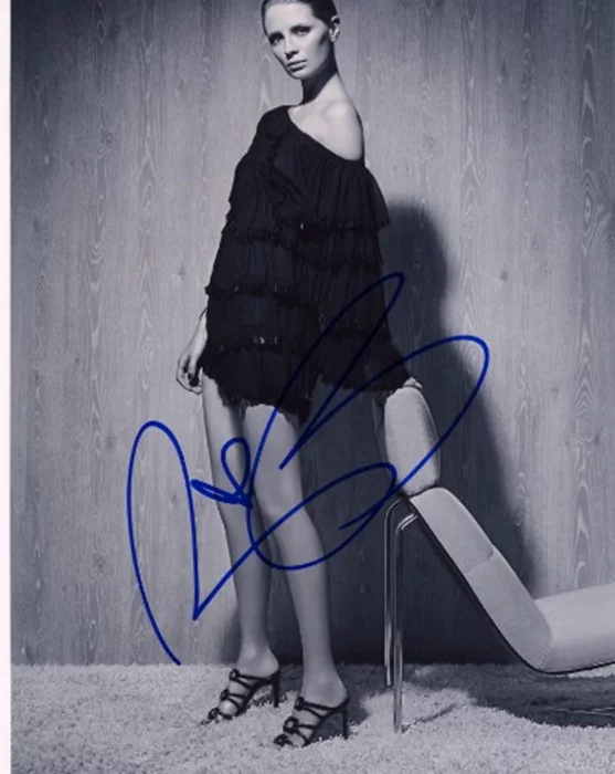 Mischa Barton autograph