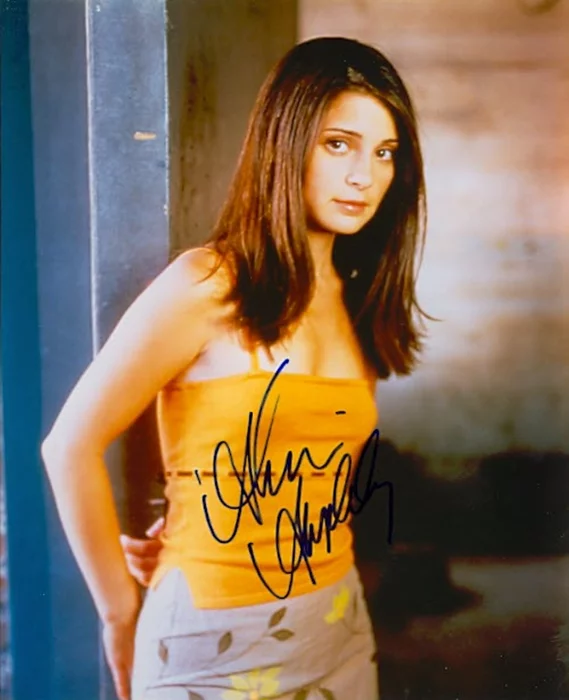 Shiri Appleby autograph