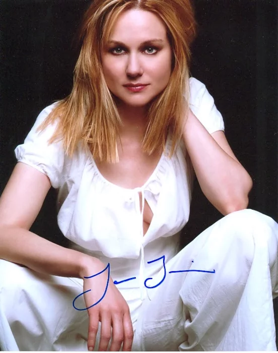 Laura Linney autograph