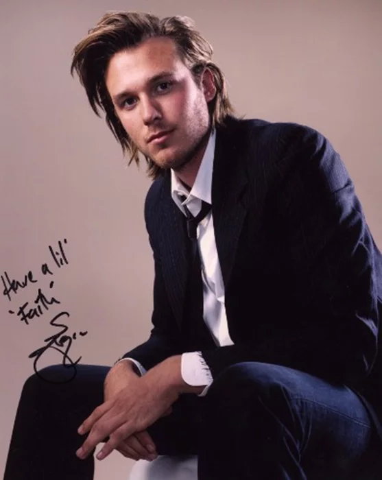 Eric Lively autograph