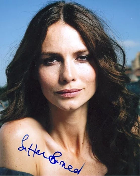 Saffron Burrows autograph