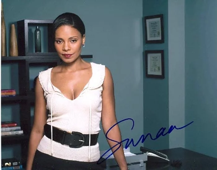 Sanaa Lathan autograph