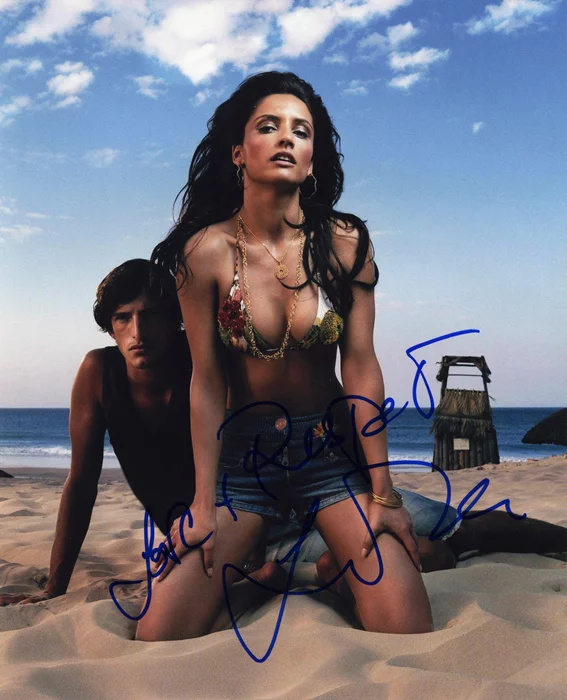 Leonor Varela autograph