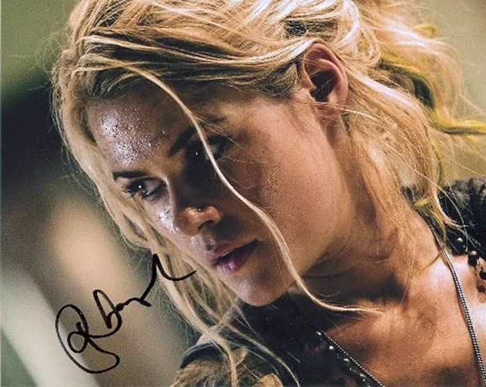 Rachael Taylor autograph