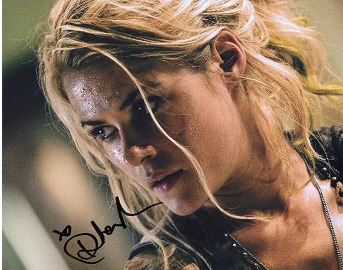Rachael Taylor autograph
