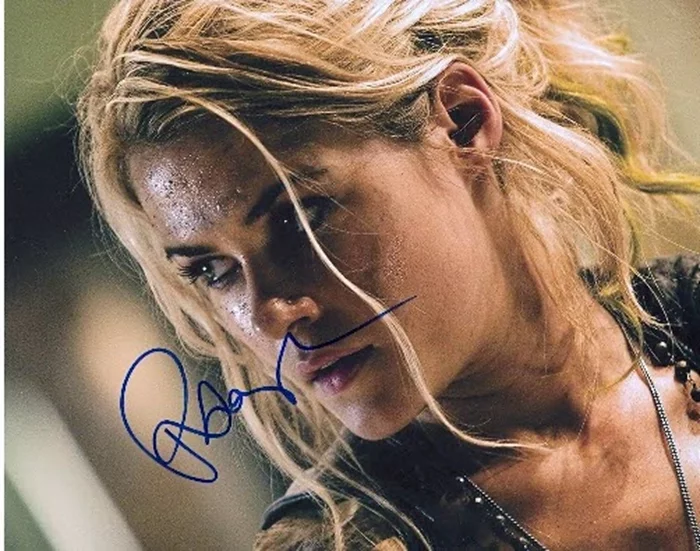 Rachael Taylor autograph