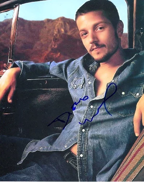 Diego Luna autograph