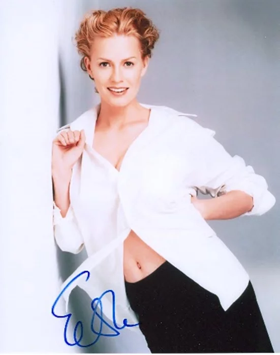 Elisabeth Shue autograph