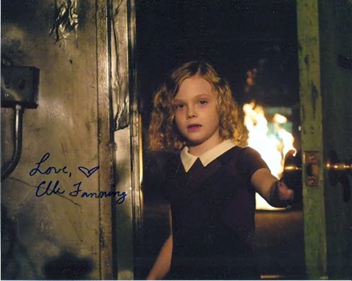 Elle Fanning autograph