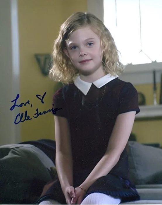 Elle Fanning autograph