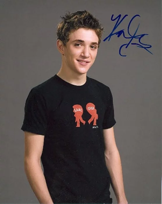 Kyle Gallner autograph