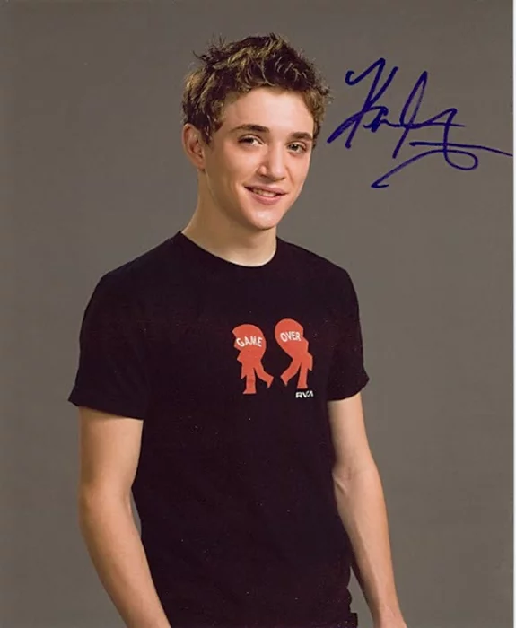 Kyle Gallner autograph