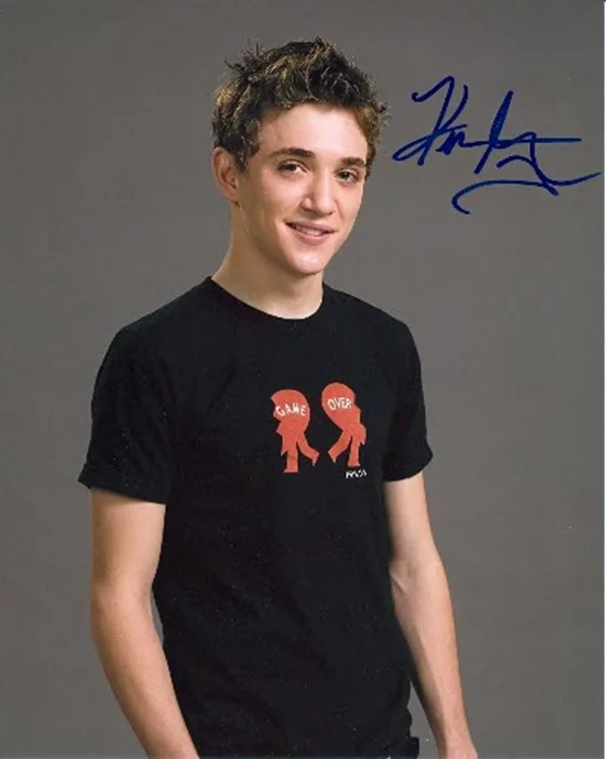 Kyle Gallner autograph