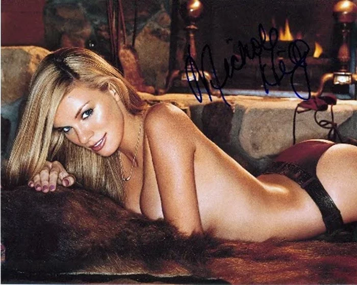 Nicole Hiltz autograph