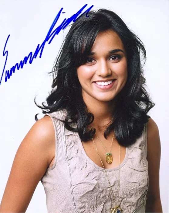 Summer Bishil autograph