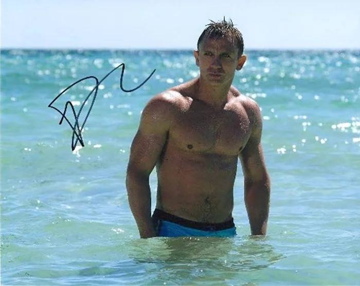 Daniel Craig autograph