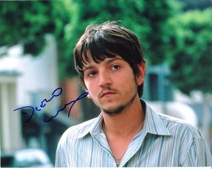 Diego Luna autograph