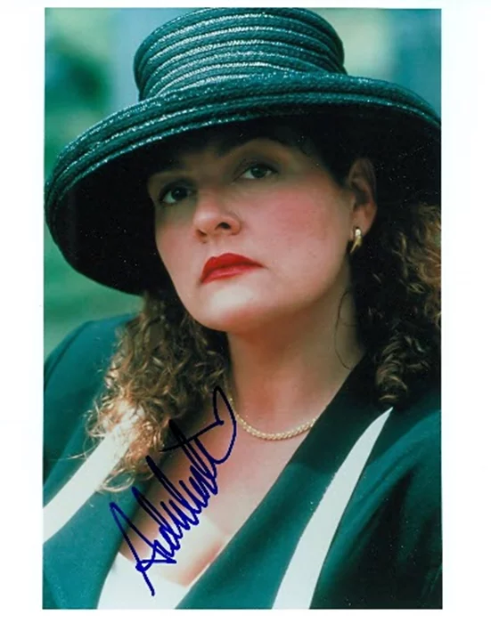 Aida Turturro autograph