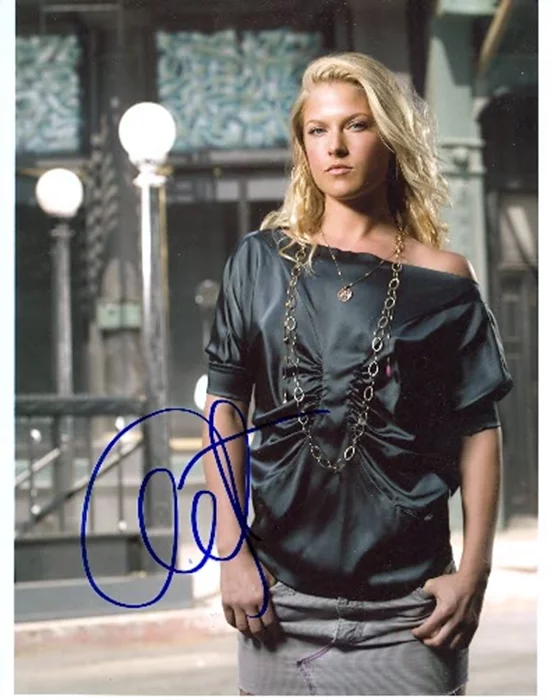 Ali Larter autograph