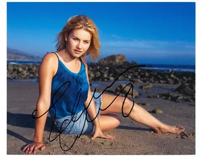 Elisha Cuthbert autograph