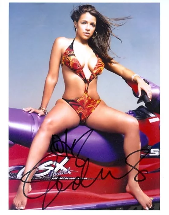 Vida Guerra autograph