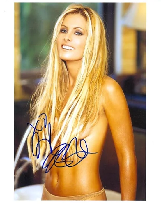 Nicole Eggert autograph