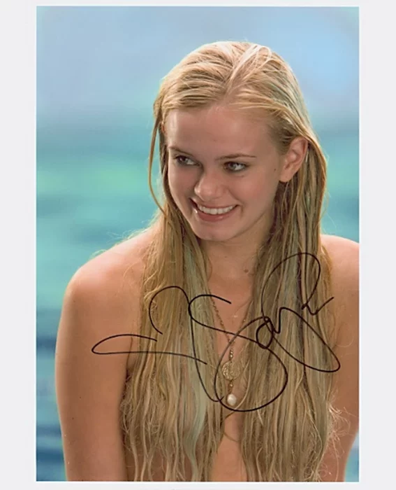 Sara Paxton autograph