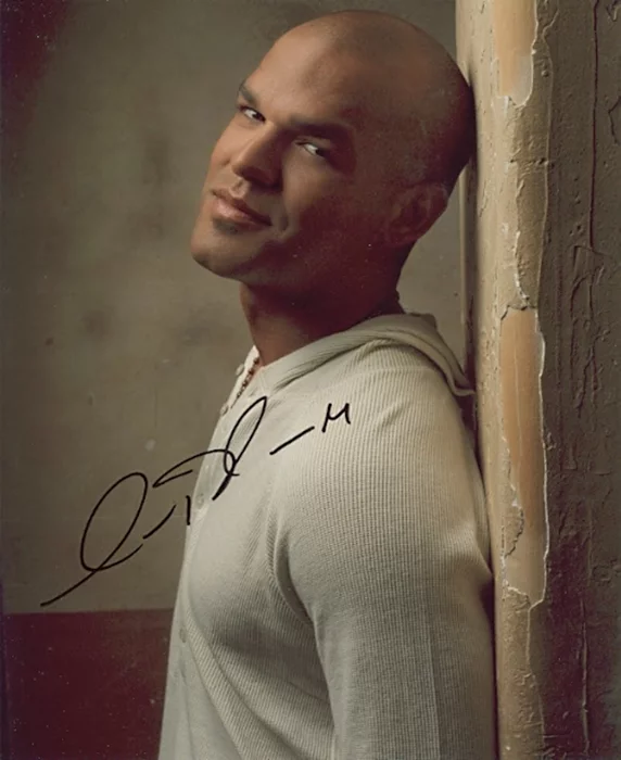 Amaury Nolasco autograph