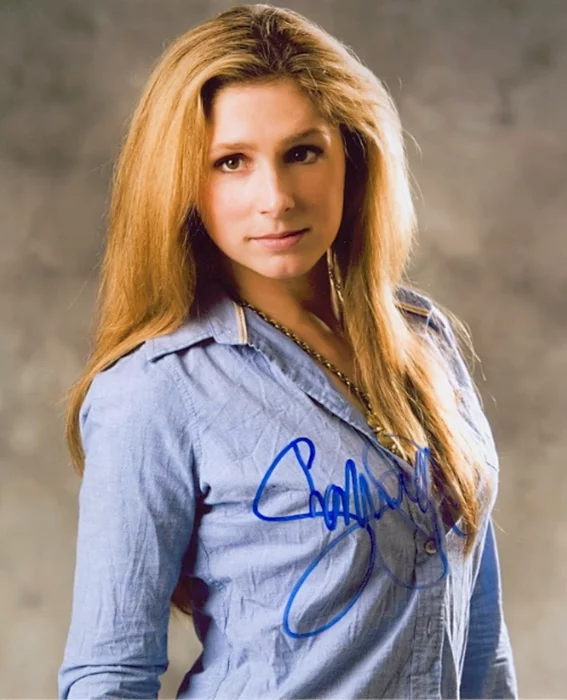 Shoshannah Stern autograph