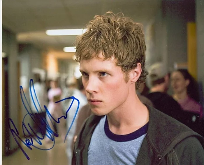 Ashton Holmes autograph