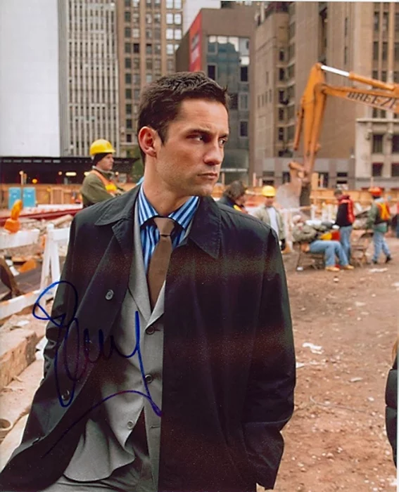 Enrique Murciano autograph