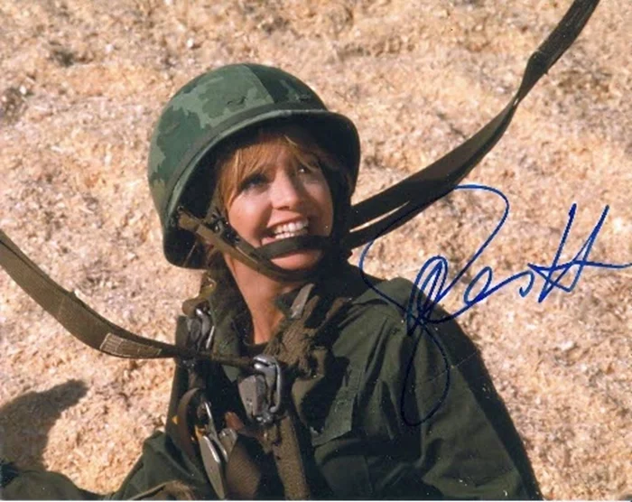 Goldie Hawn autograph