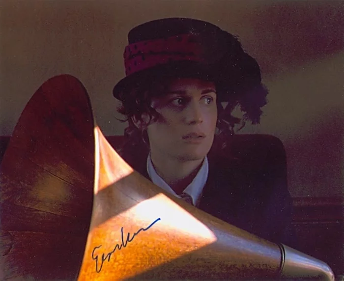 Elizabeth Reaser autograph