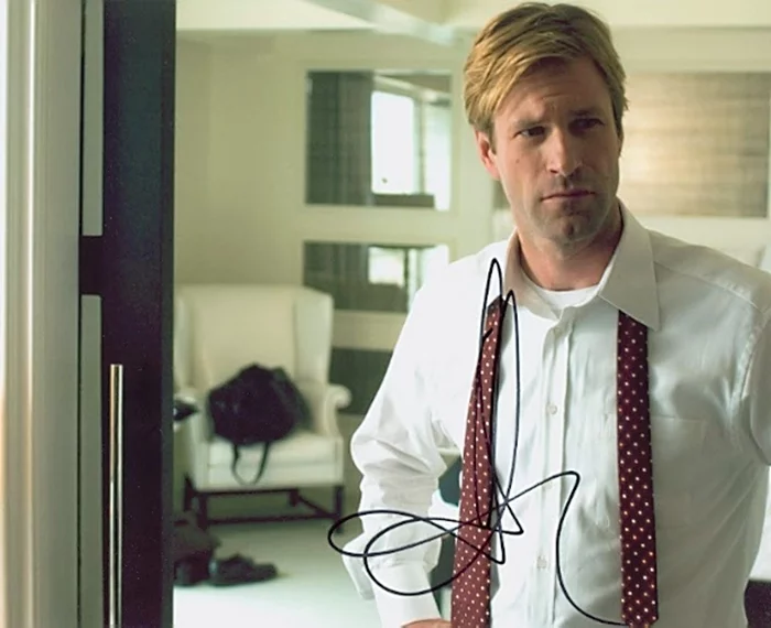 Aaron Eckhart autograph
