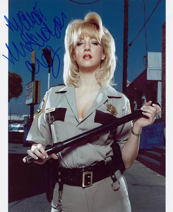 Wendi McLendon-Covey autograph