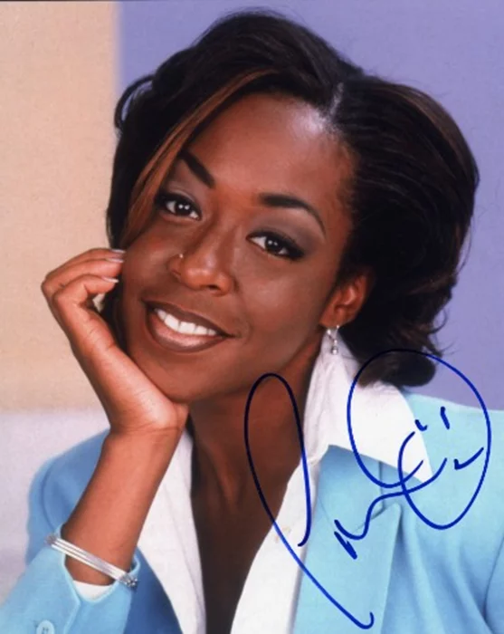Tichina Arnold autograph