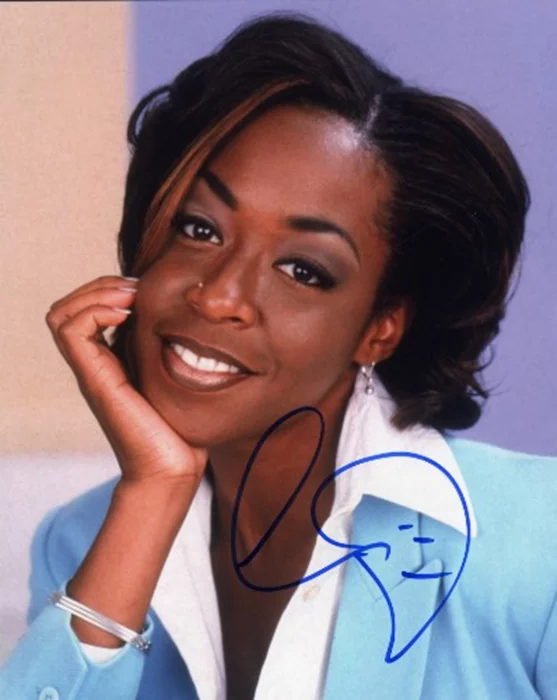 Tichina Arnold autograph