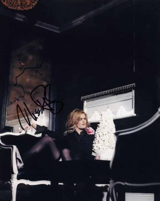Missi Pyle autograph