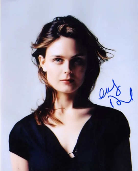 Emily Deschanel autograph