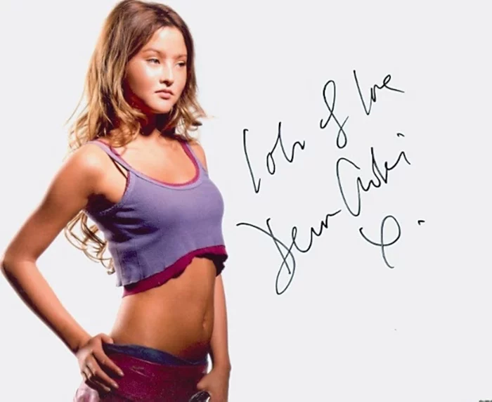 Devon Aoki autograph