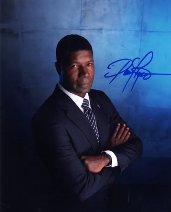 Dennis Haysbert autograph