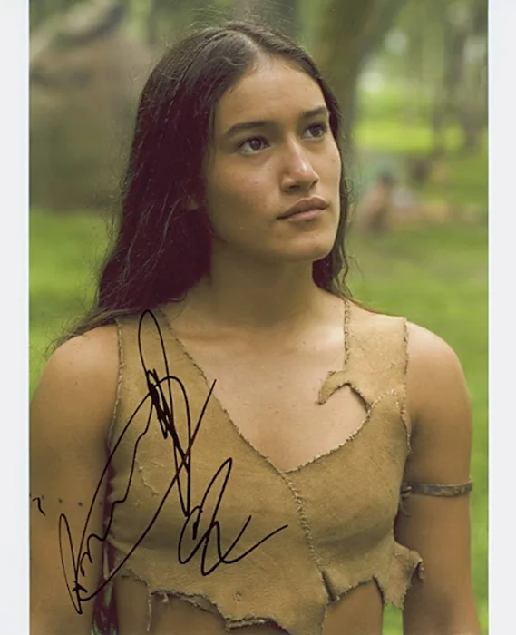 Q'Orianka Kilcher autograph
