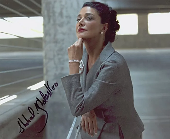 Shohreh Aghdashloo autograph