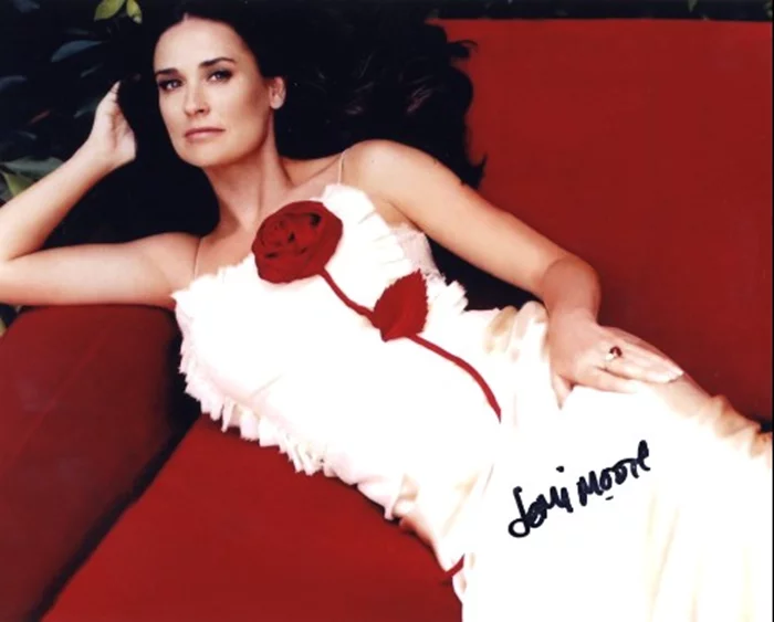 Demi Moore autograph