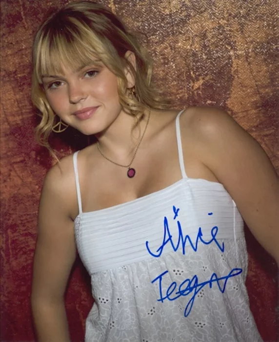 Aimee Teegarden autograph