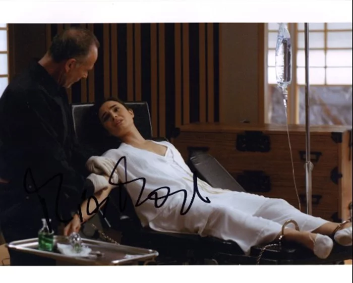 Mia Maestro autograph