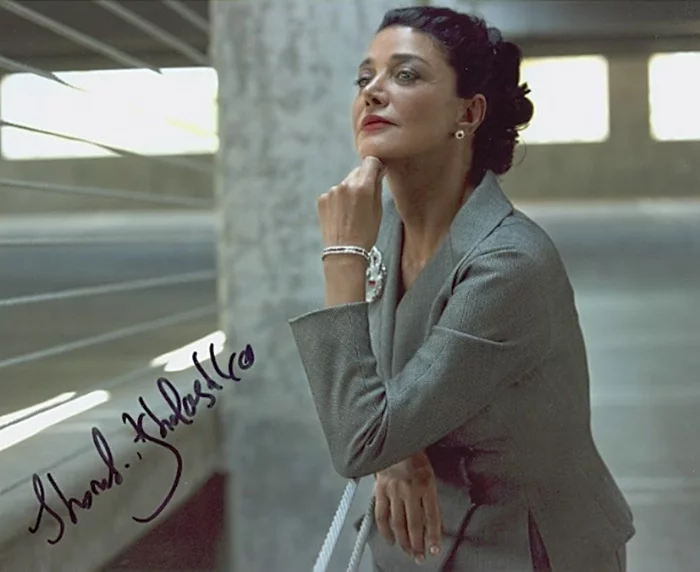 Shohreh Aghdashloo autograph