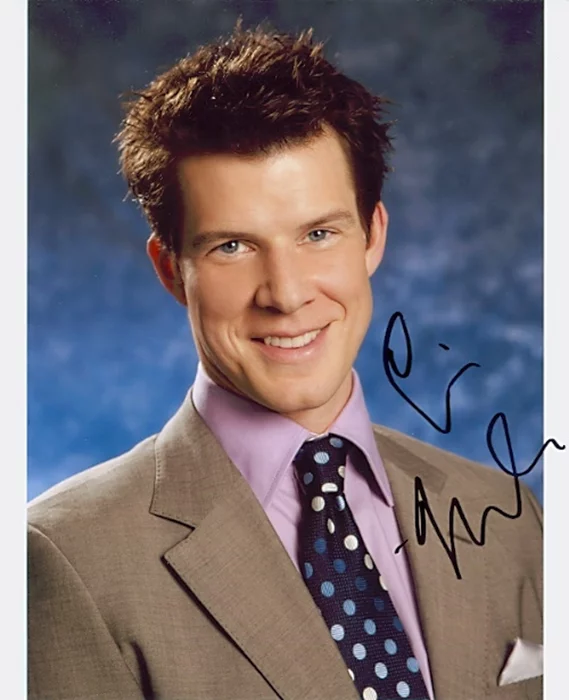 Eric Mabius autograph